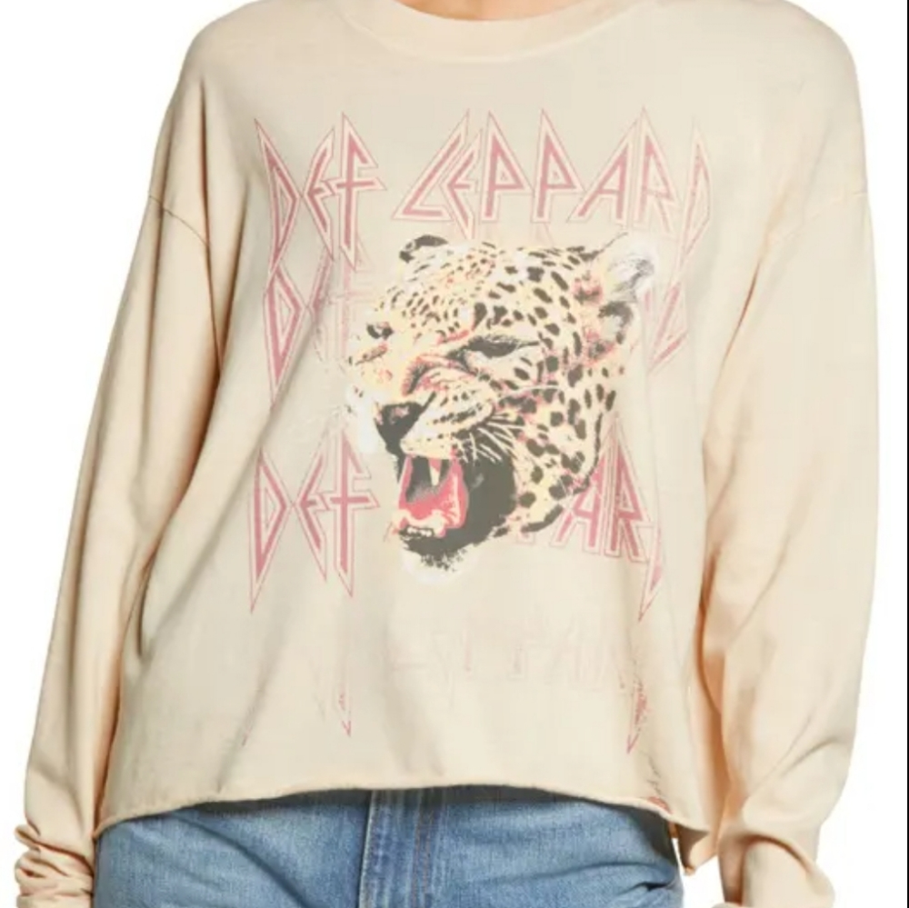 Daydreamer Def Leppard Stacked Crop Graphic Tee